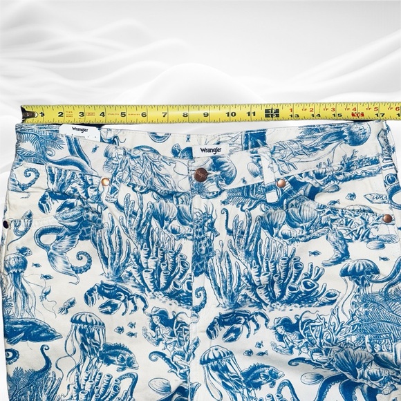 Wrangler Wanderer 622 Nautical
Coastal Cowgirl Seahorse Ocean
Flare 31(34)X32 - Picture 5 of 9